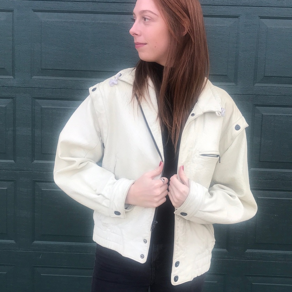 Rad White Leather Convertible Jacket!!